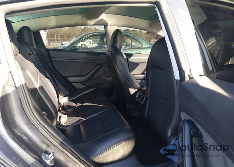 2021 Tesla Model 3 Standard Range Plus Rear-Wheel Drive z USA, uszkodzony, nr VIN 5YJ3E1EA3MF082769